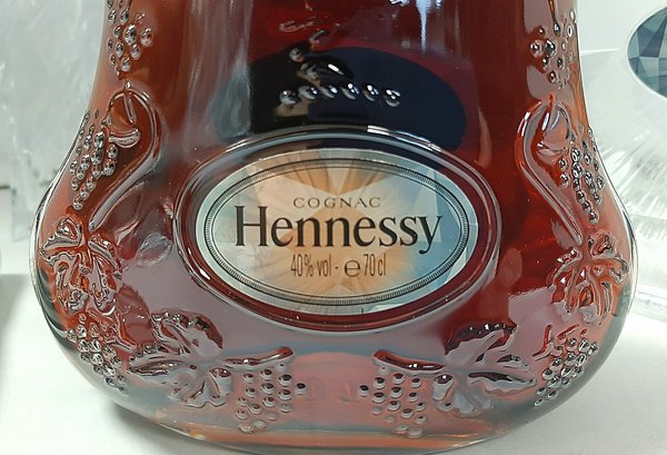 Hennessy XO   Cognac mit exclusivem Geschenkbox und Eiszange