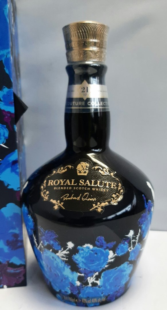 CHIVAS ROYAL SALUTE The COUTURE COLLECTION in Black