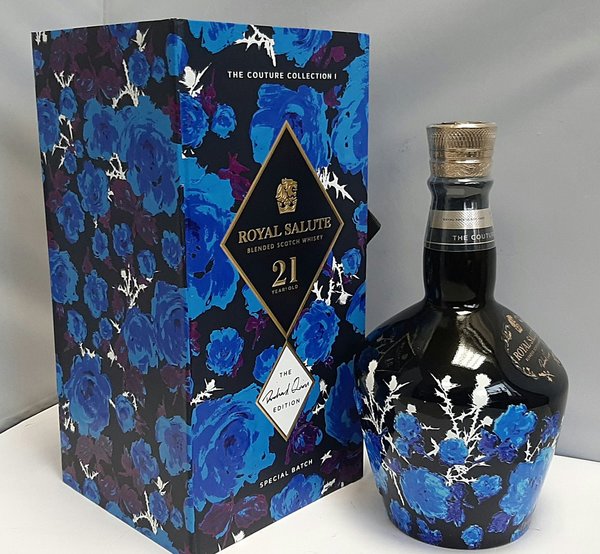 CHIVAS ROYAL SALUTE The COUTURE COLLECTION in Black
